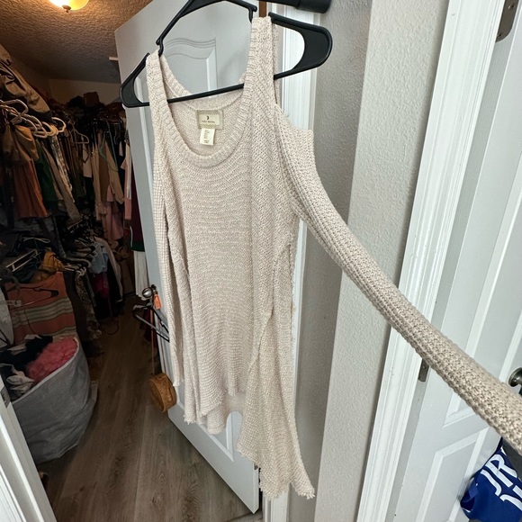 Bohemian Ruby Moon Blouse /Sweater Size Small. Flowy, Bottom flares out, Knit. - Picture 8 of 9